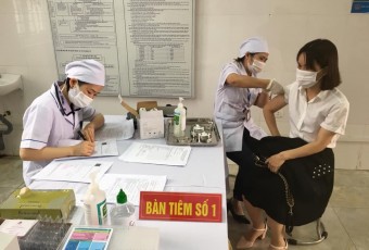 Việt Yên triển khai tiêm những mũi vắc xin phòng Covid-19  đầu tiên cho các đối tượng ưu tiên theo quy định