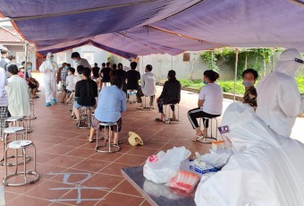 Trung tâm Y tế Việt Yên lấy mẫu sàng lọc cộng đồng toàn bộ người dân sinh sống tại hai xã Nghĩa Trung và Minh Đức