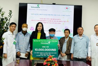 VIETCOMBANK CHI NHÁNH BẮC GIANG TRAO TẶNG  QUÀ CHO BỆNH NHÂN TẠI BỆNH VIỆN ĐA KHOA VIỆT YÊN