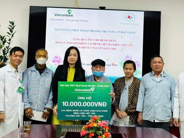 VIETCOMBANK CHI NHÁNH BẮC GIANG TRAO TẶNG  QUÀ CHO BỆNH NHÂN TẠI BỆNH VIỆN ĐA KHOA VIỆT YÊN