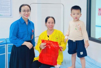 Ấm áp Tết Thiếu nhi 1/6 tại Trung tâm Y tế thị xã Việt Yên