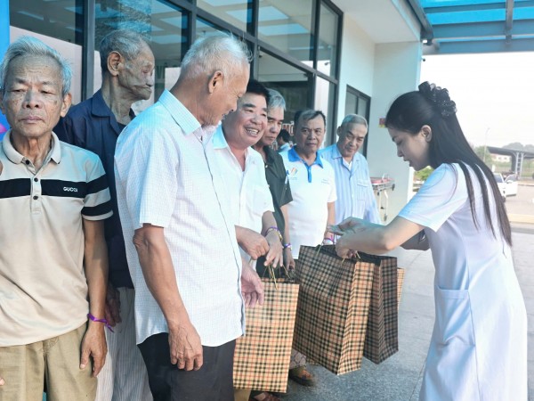 TRUNG TÂM Y TẾ VIỆT YÊN TỔ CHỨC KHÁM, TƯ VẤN SỨC KHỎE, CẤP PHÁT THUỐC CHO THƯƠNG BINH, BỆNH BINH NHÂN KỶ NIỆM 78 NĂM NGÀY THƯƠNG BINH - LIỆT SĨ