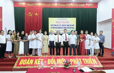 HỘI NGHỊ CÔNG BỐ VÀ TRAO QUYẾT ĐỊNH BỔ NHIỆM LÃNH ĐẠO, SƠ KẾT CÔNG TÁC Y TẾ - DÂN SỐ 06 THÁNG ĐẦU NĂM 2025