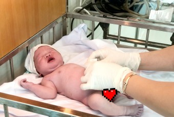 Chào đón em bé đầu tiên cất tiếng khóc chào đời tại tòa nhà mới của Trung tâm Y tế huyện Việt Yên