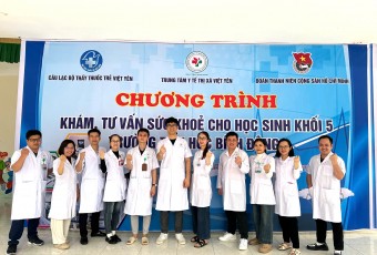 Hơn 250 học sinh khối 5 trường Tiểu học Bích Động được khám, tư vấn sức khỏe miễn phí
