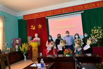Lễ kết nạp đảng viên mới - Trung tâm Y tế Việt Yên