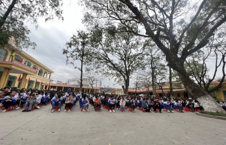 Hơn 700 em học sinh trường Trung học cơ sở Quang Châu được truyền thông, tư vấn chăm sóc sức khỏe sinh sản vị thành niên/thanh niên