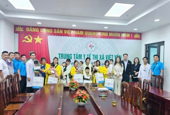 Công ty Luxshare tặng quà cho bệnh nhi nhân ngày Công tác xã hội Việt Nam