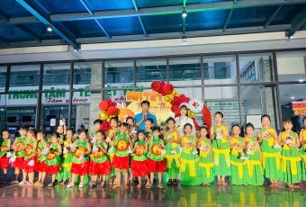 RỘN RÀNG ĐÊM HỘI TRĂNG RẰM TẠI TRUNG TÂM Y TẾ VIỆT YÊN